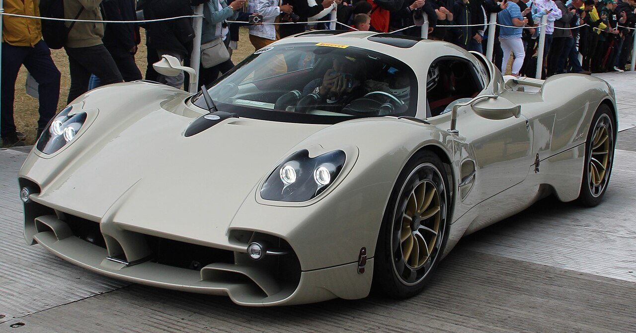 Pagani Utopia: A Renaissance of Mechanical Purity and Industrial Art