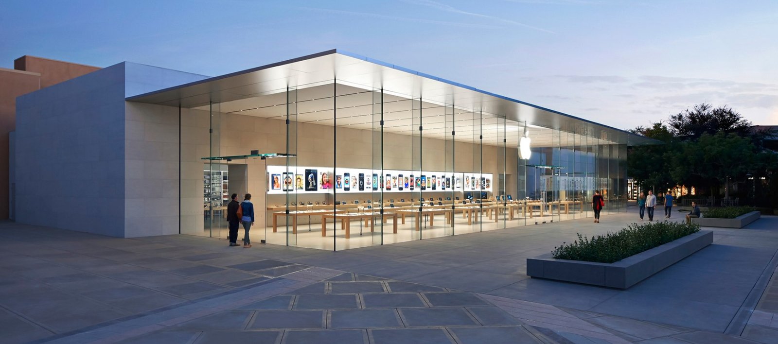 Apple: The Architecture of the Silicon Ecosystem